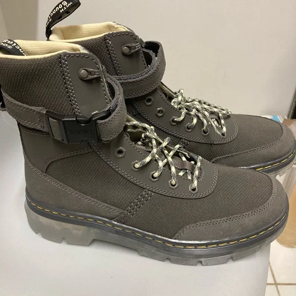 Dr. Martens Combs Tech Women Boots NEW - Picture 1 of 5